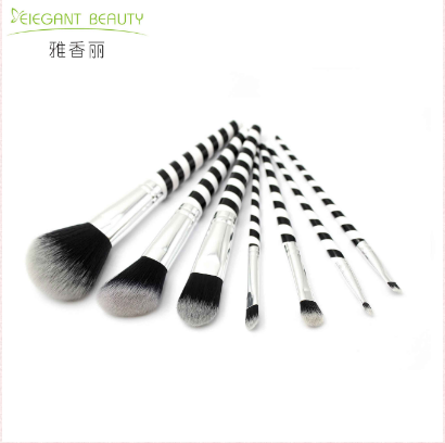 新買的化妝刷需要清洗么，該如何清洗呢？