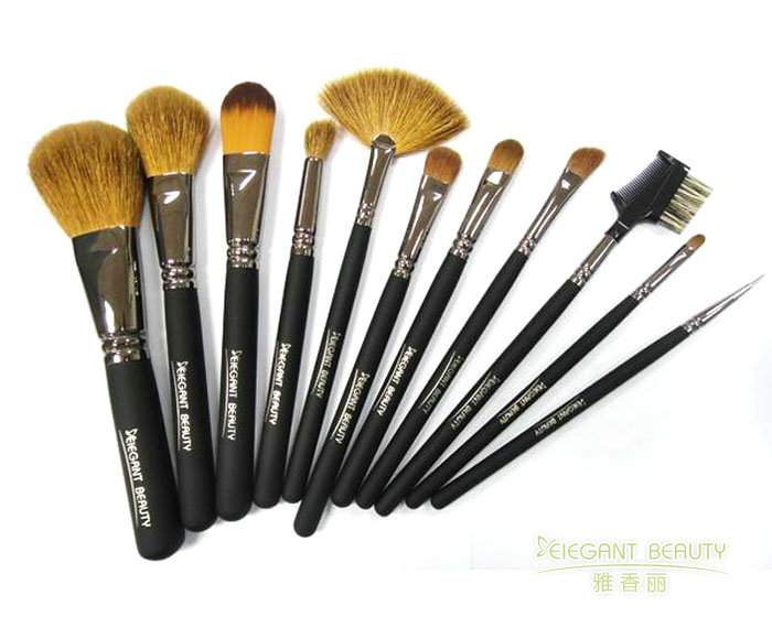 成套化妝刷中的刷毛硬度對化妝效果有何影響？