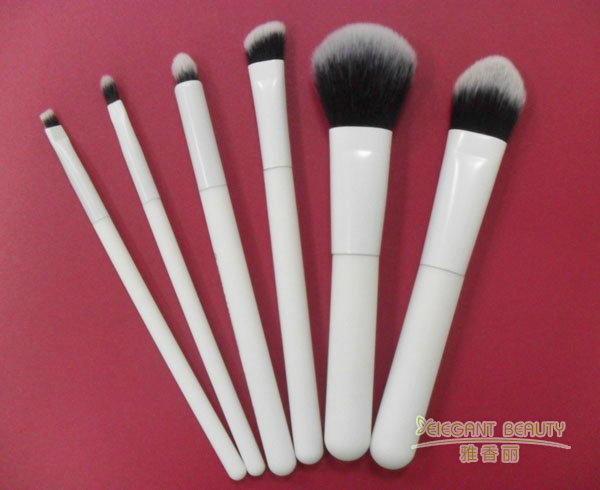 化妝刷套裝是否適合所有膚質和妝容類型？