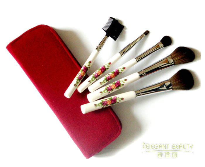 化妝刷套裝的清洗與消毒：保持衛生的小妙招